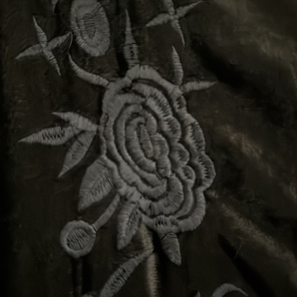 Rockmont snap front velvet western shirt size smalll - Picture 3 of 3